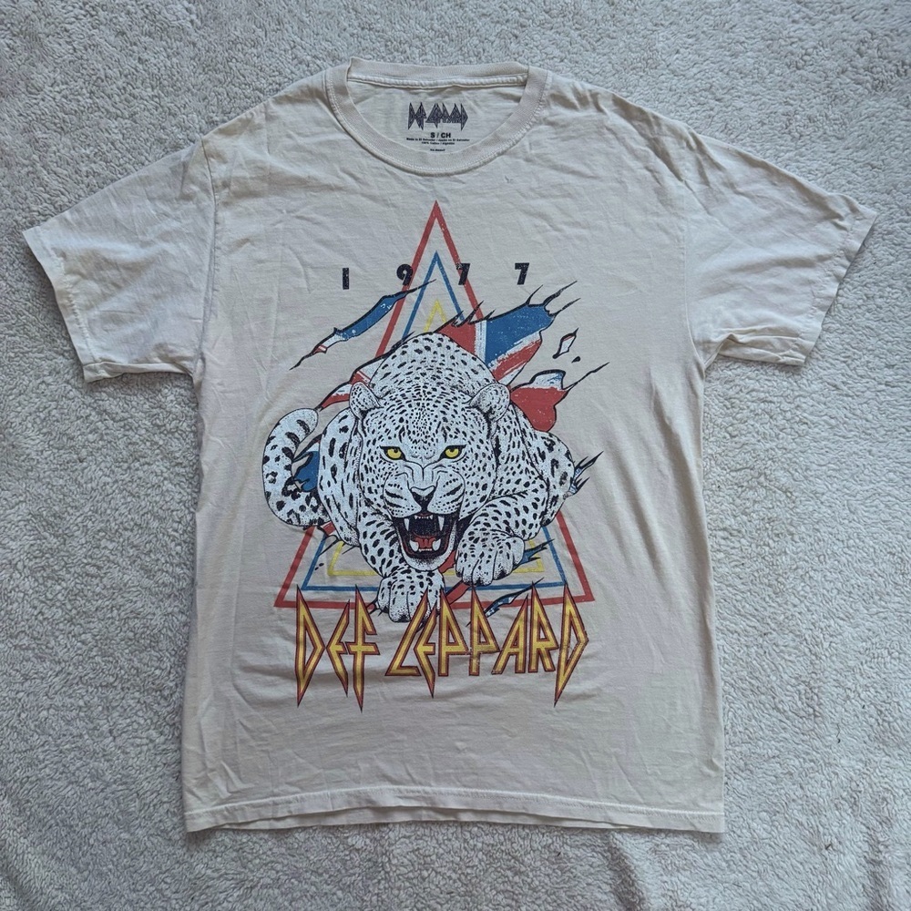 NWOT Def Leppard Graphic Crew Neck T-Shirt - Cream Mens Size S